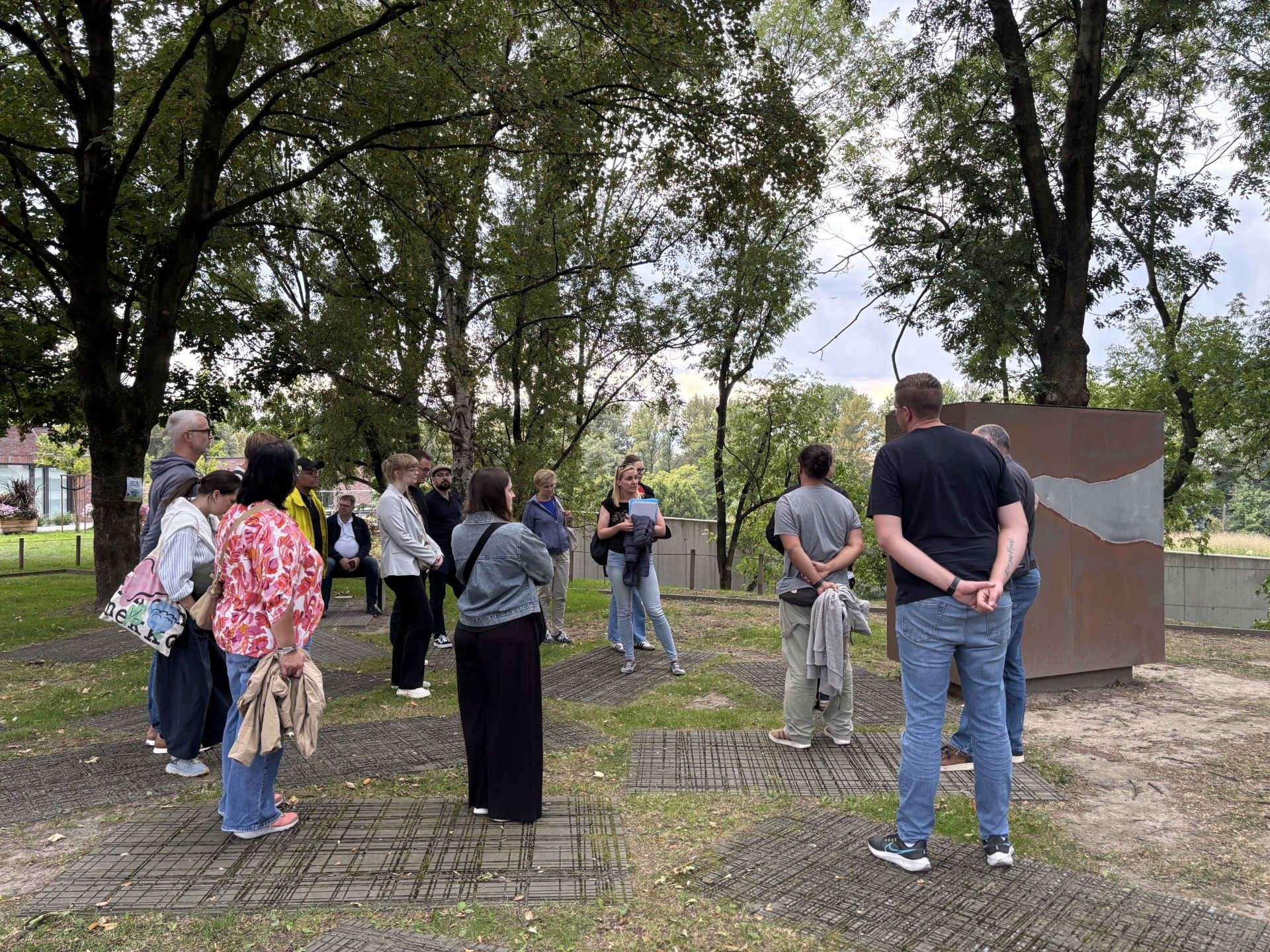 Gruppe bei Führung in Oświęcim